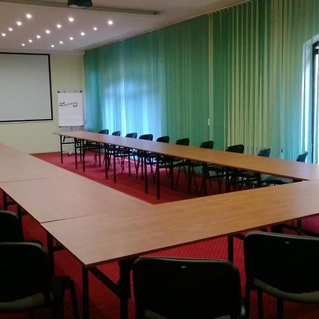 Yuca Hotel Лодз Екстериор снимка