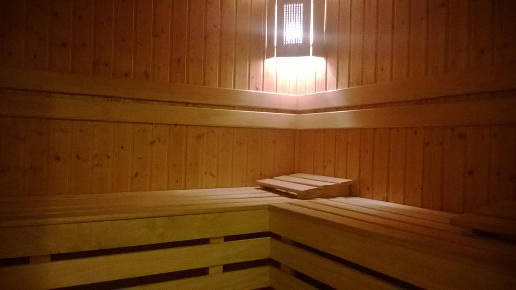 Yuca Hotel Лодз Екстериор снимка