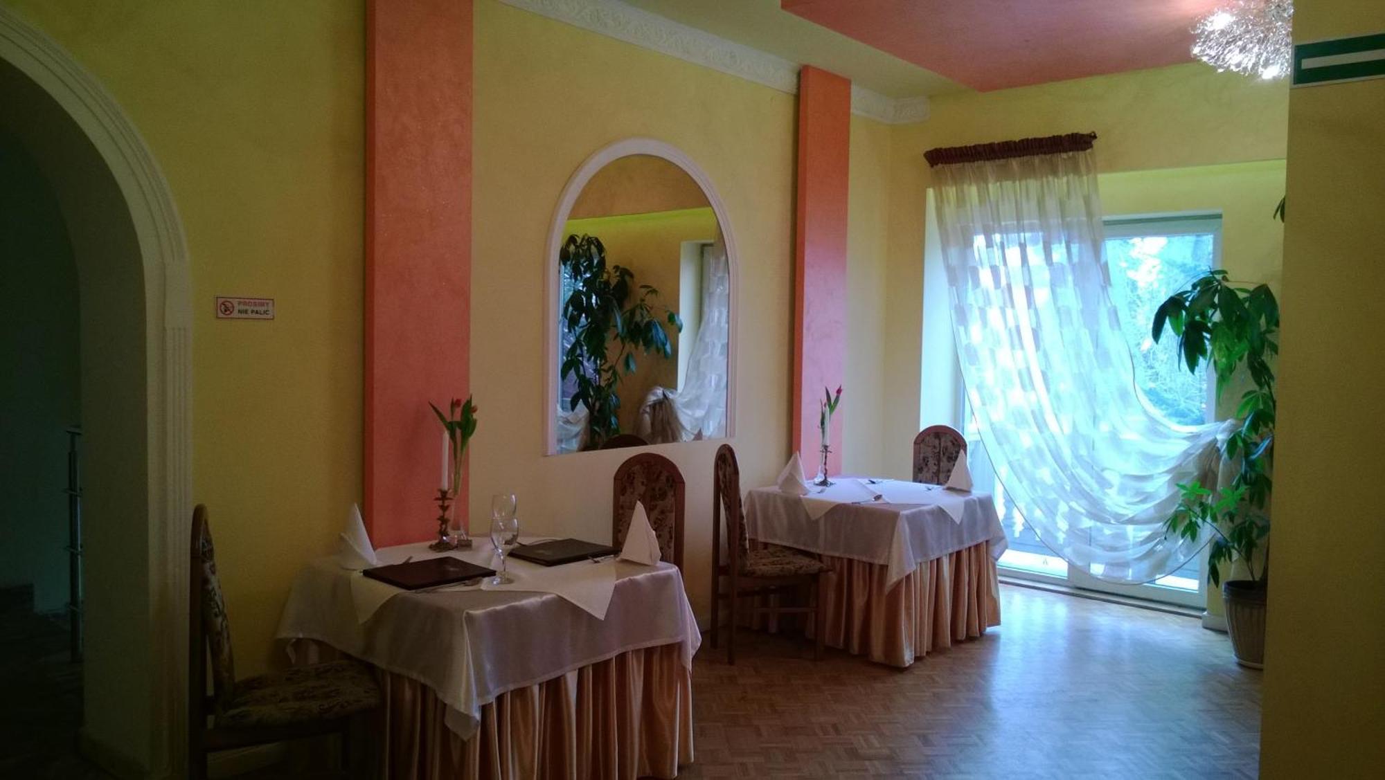 Yuca Hotel Лодз Екстериор снимка