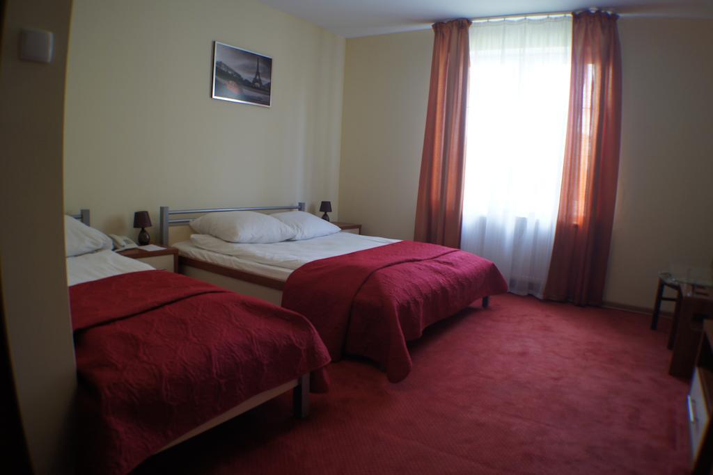 Yuca Hotel Лодз Екстериор снимка