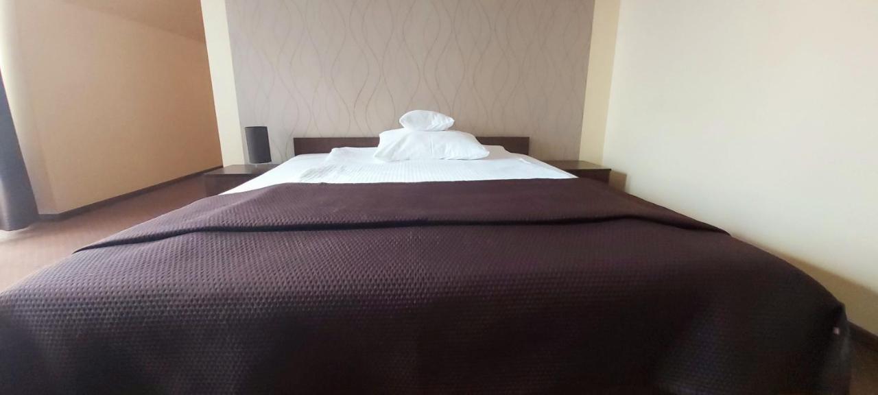 Yuca Hotel Лодз Екстериор снимка