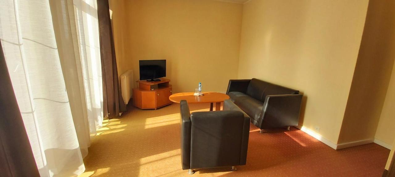 Yuca Hotel Лодз Екстериор снимка
