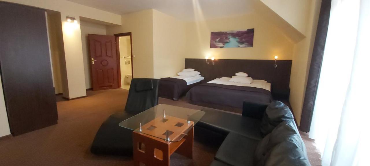 Yuca Hotel Лодз Екстериор снимка