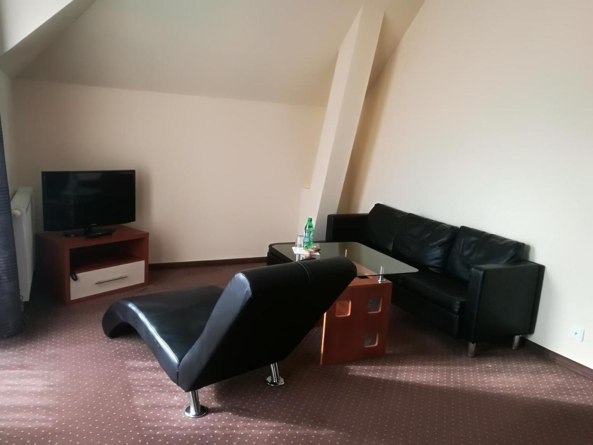 Yuca Hotel Лодз Екстериор снимка