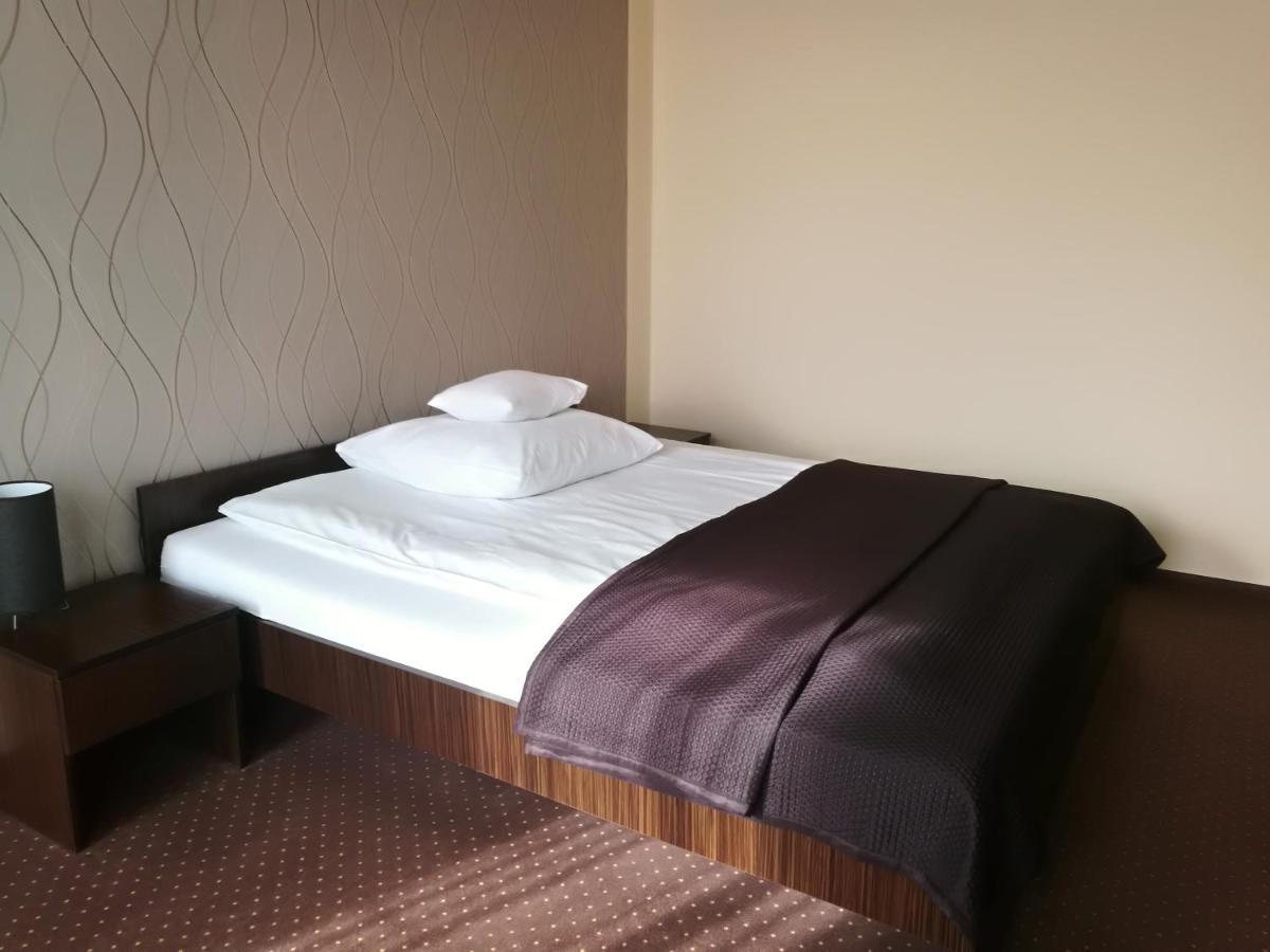 Yuca Hotel Лодз Екстериор снимка
